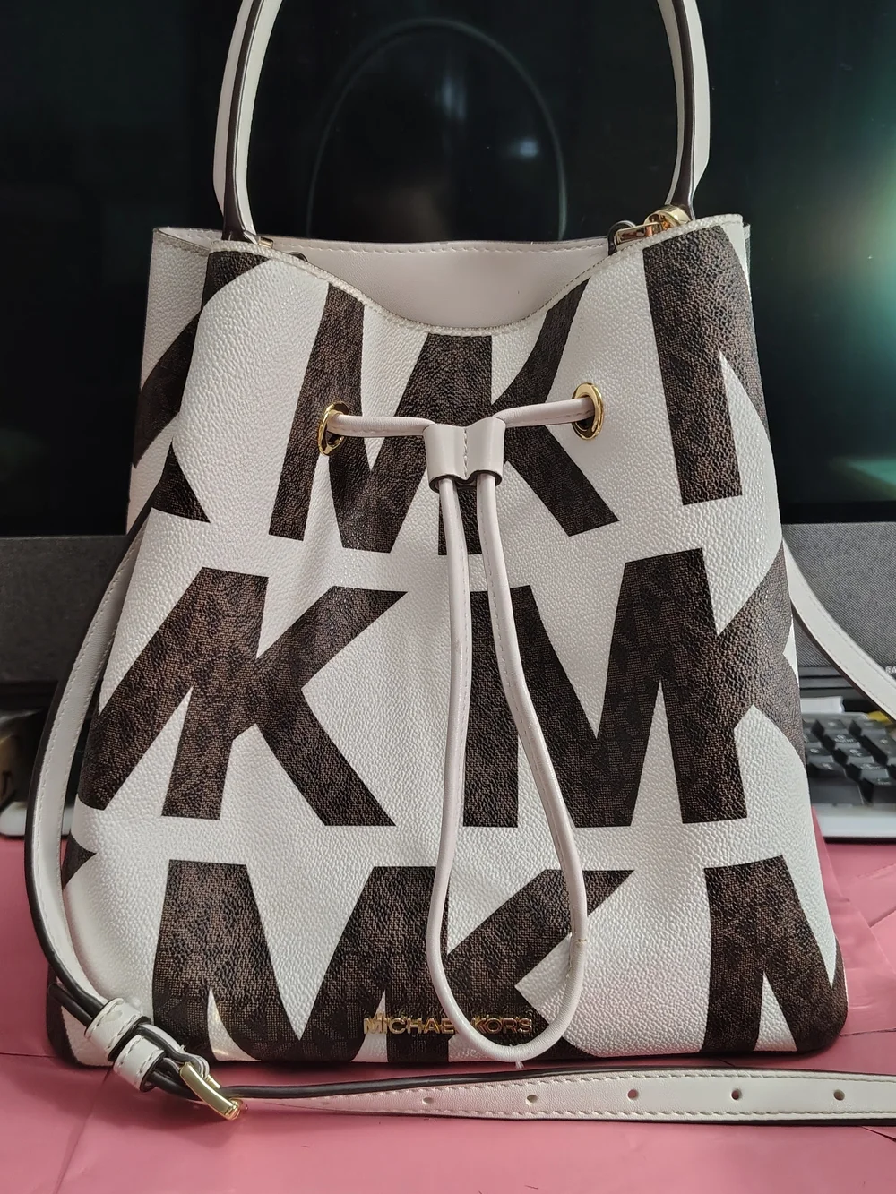 Michael Kors White & Brown Logo Drawstring Bucket Bag